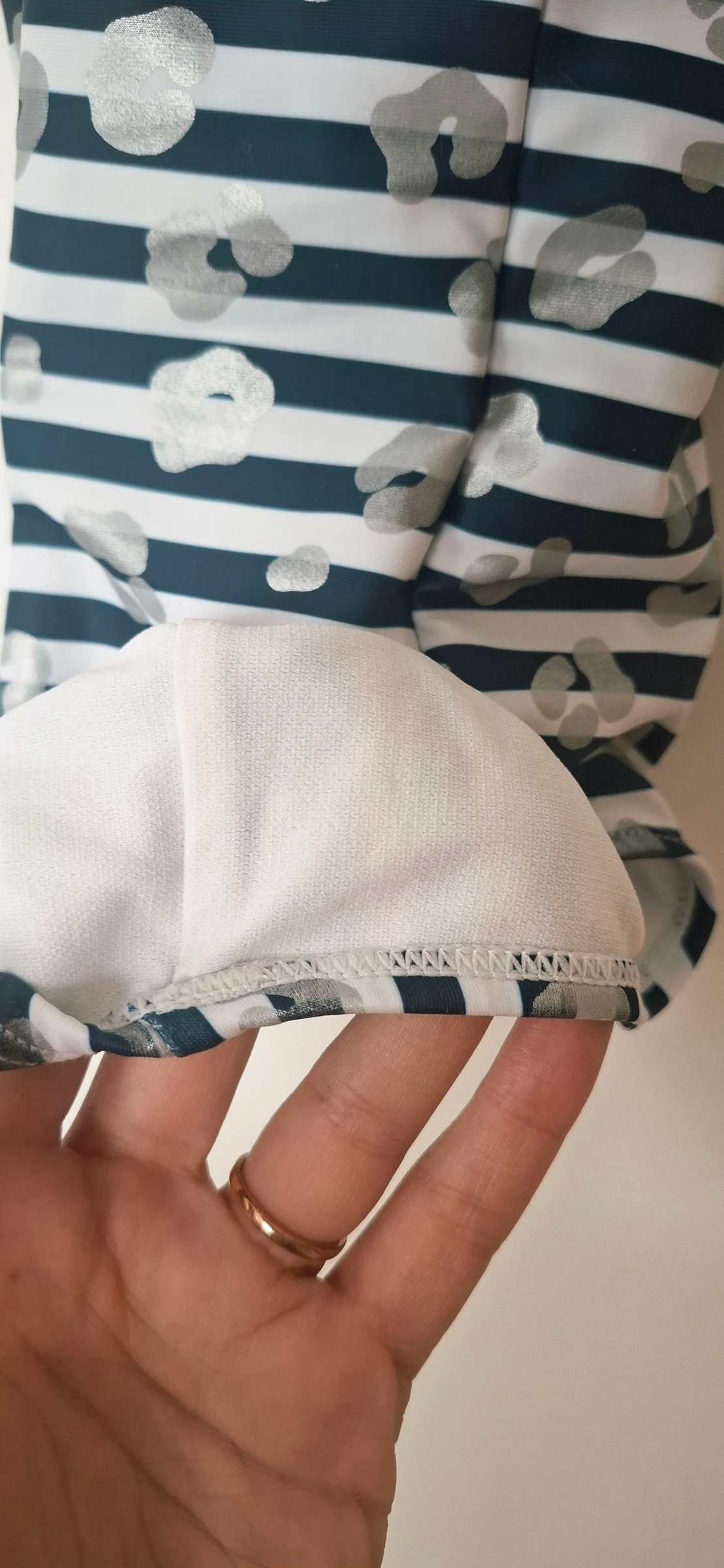 🩵 Maillot de banho 1 peça HEMA – estampa marinha e leopardo prateado com toques de rosa – 110/116 cm – estado como novo ✨ – photo 6